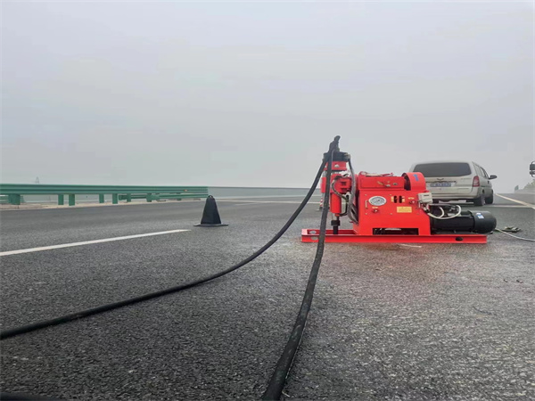 翠屏马路路基路面开裂下沉注浆加固灌浆